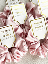 JGA Korbtasche mit Hangover Kit und Haargummi in rose - weddorable